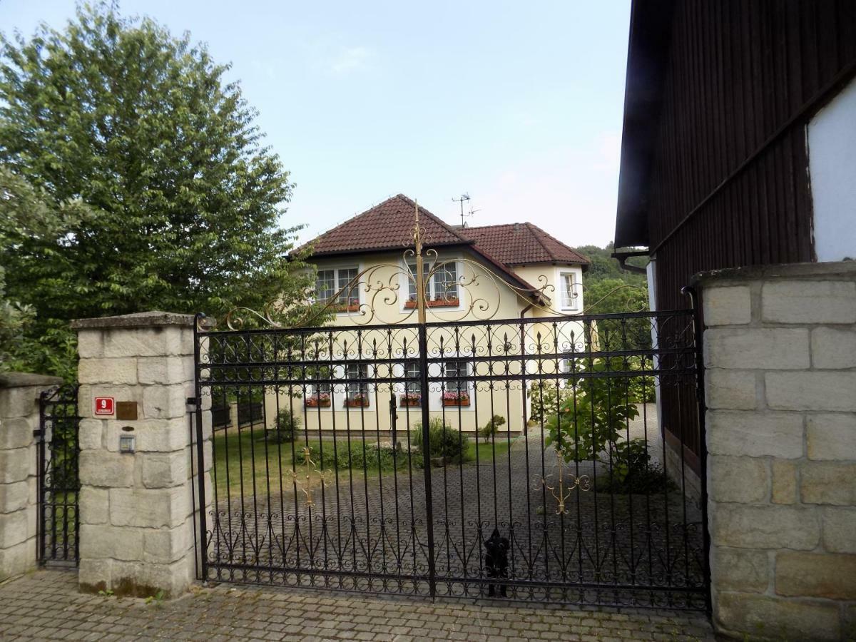 Landhaus Florian Apartment Rovensko pod Troskami Exterior photo